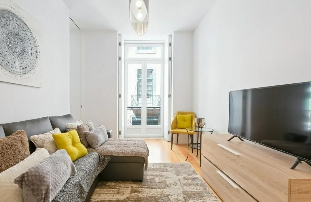 Spacious 1 Bedroom Apartment Near Baixa-1