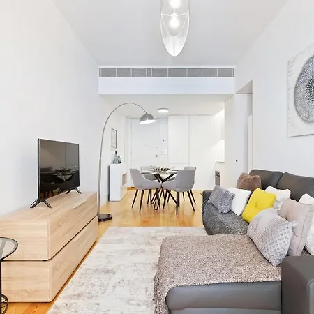 Spacious 1 Bedroom Apartment Near Baixa-3