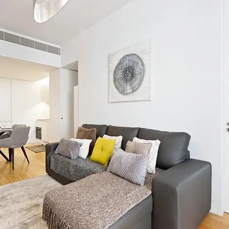 Spacious 1 Bedroom Apartment Near Baixa-2